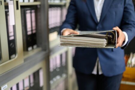 副業をしている個人事業主が青色申告・白色申告を選ぶ際の判断基準