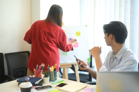 SNSインフルエンサーとのタイアップ活用術と失敗しないポイント