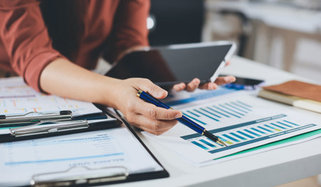 中小企業向け助成金：申請条件と対象事業の違い